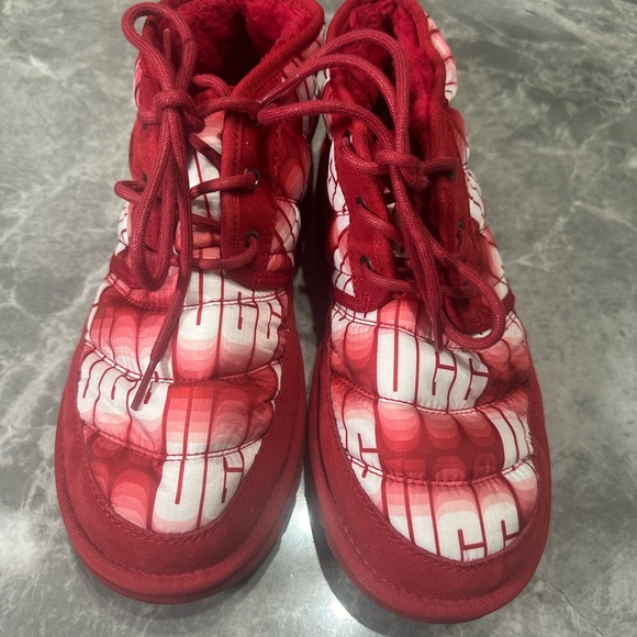 UGG NEUMEL LTA WAVELENGTH CHUKKA SAMBA RED/ WHITE SZ 9 MEN’S BOOTS 1137392 $141 - Picture 2 of 6